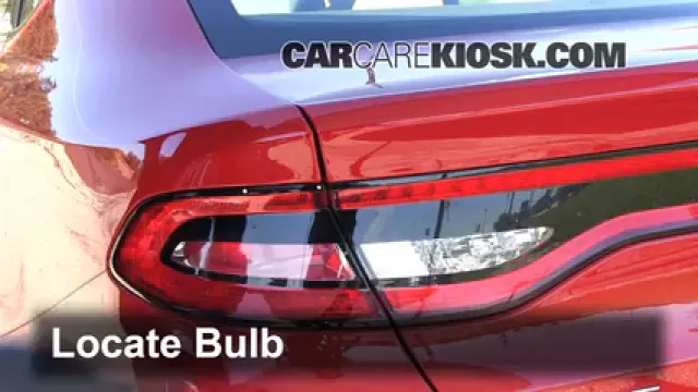 2013 Dodge Dart SXT 2.0L 4 Cyl. Éclairage Feux de marche arrière (remplacer une ampoule)